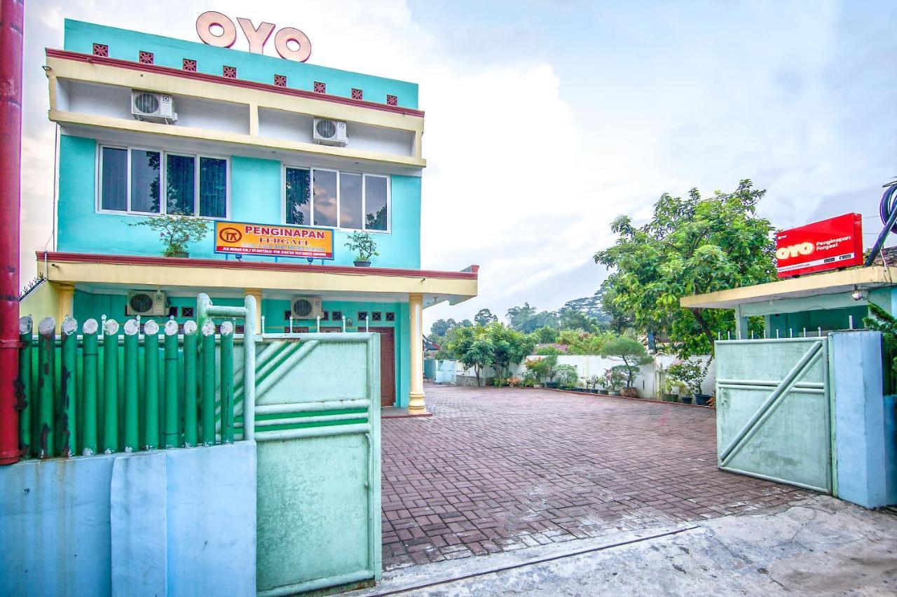 Oyo 796 Penginapan Fergael Pematangsiantar Extérieur photo