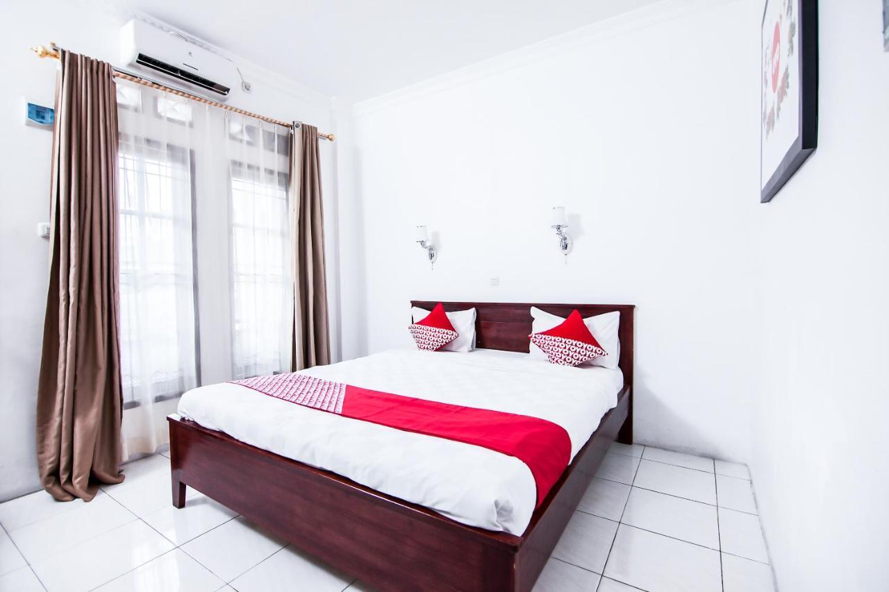 Oyo 796 Penginapan Fergael Pematangsiantar Extérieur photo